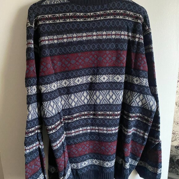 Hunt Club Blue and Red Pattern Sweater Large - Picture 2 of 2